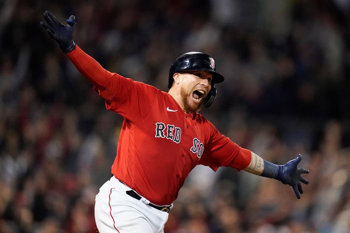 Boston deja a Rays en el campo en trece entradas y está arriba 2-1
