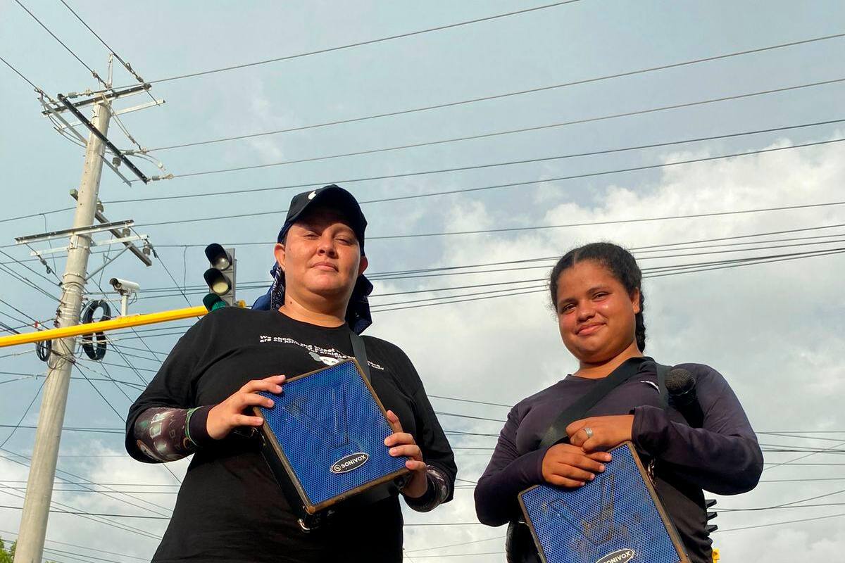 Dariángel y Elba, con sus voces desafían a la adversidad en Cartagena
