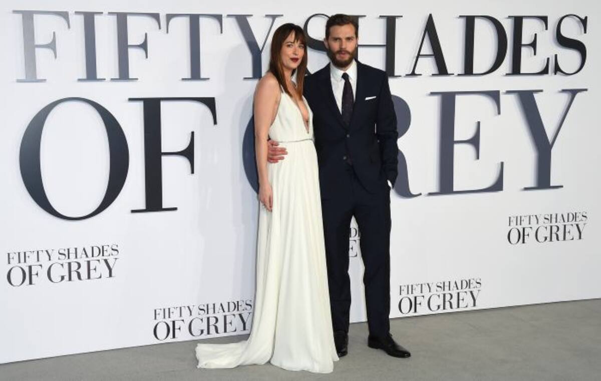 Dakota Johnson y Jamie Dornan, protagonistas de 50 sombras de Grey. AP Jonathan Short