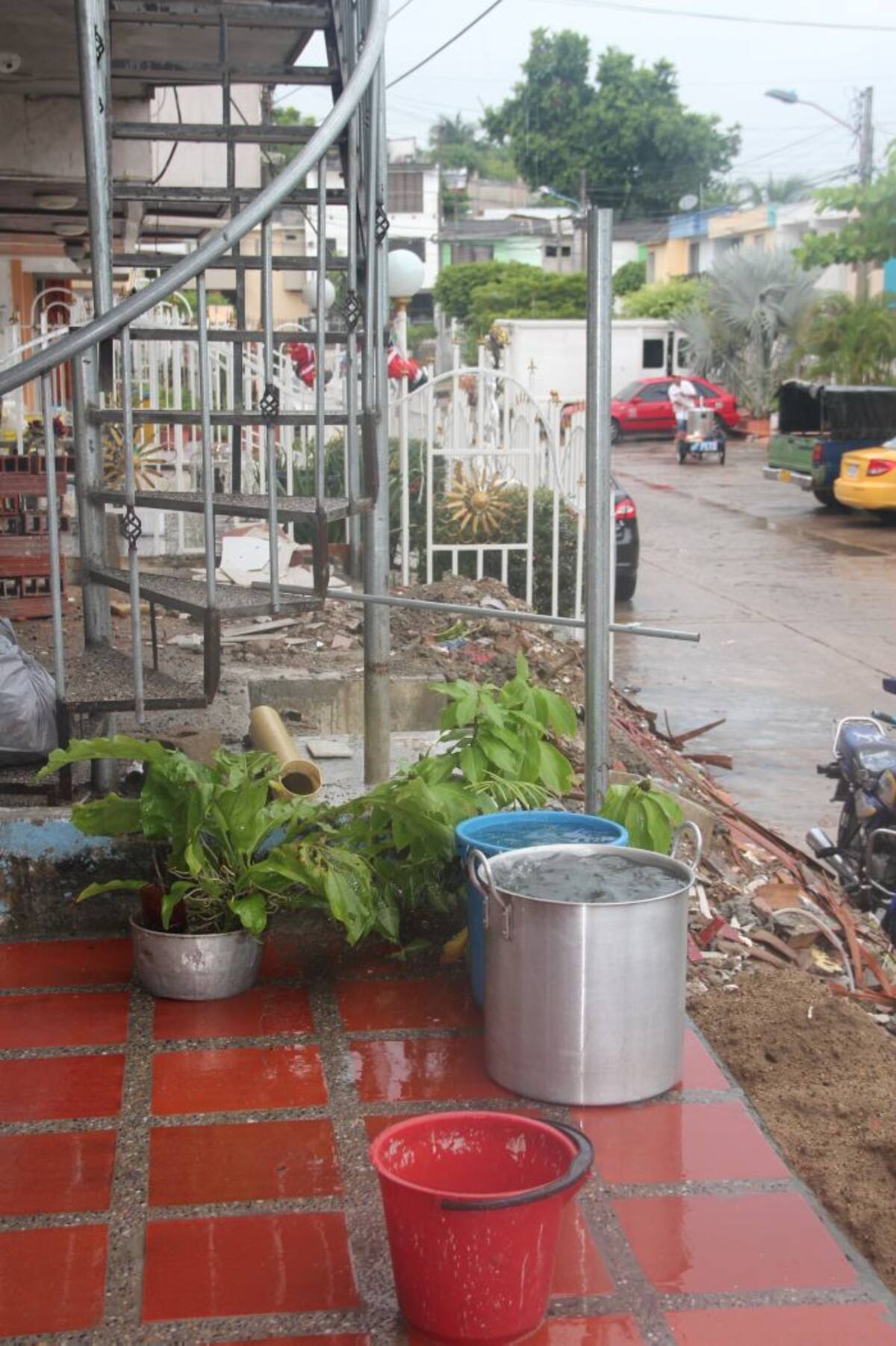 Tanques y “poncheras” se veían en las terrazas de las casas para recolectar el tan preciado líquido. DANIELA BUELVAS- EL UNIVERSAL