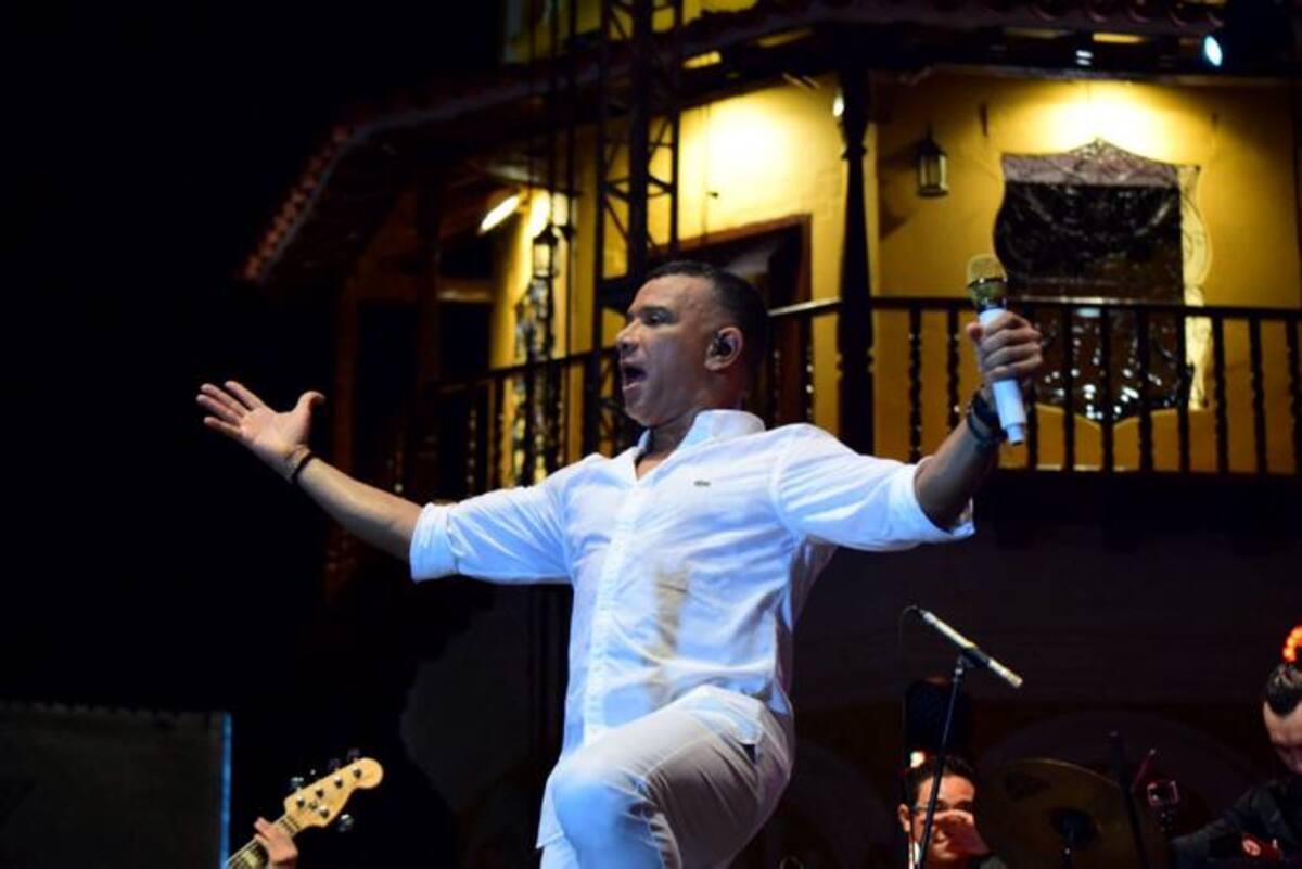 El gran cantante Juan Carlos Coronel con su prodigiosa voz rindió homenaje a Nelson Pinedo, José Barros y Joe Arroyo. Cortesía Icultur