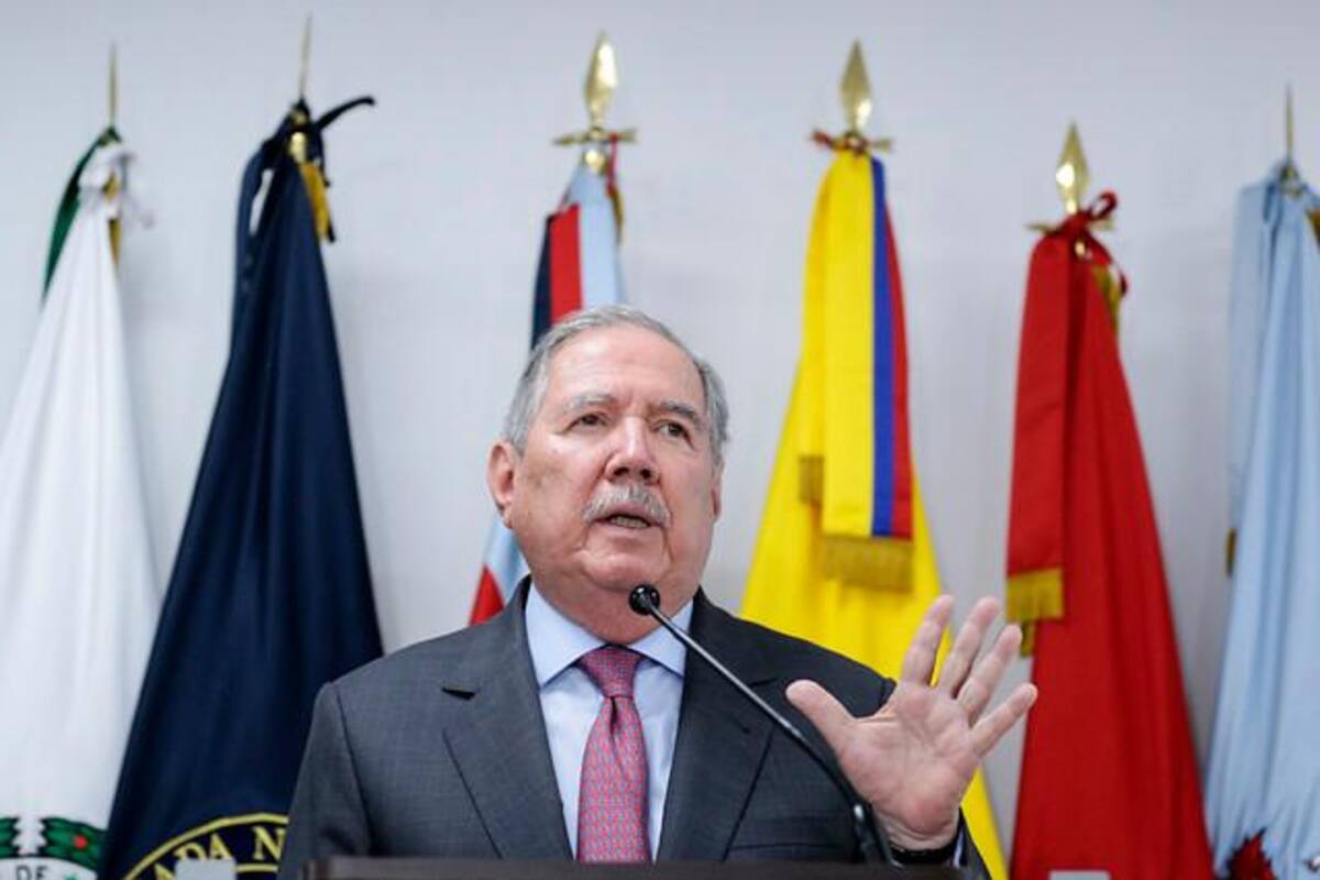 Mindefensa afirmó que general Villegas no tenía autorización para ofrecer perdón