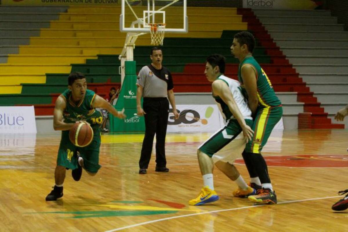 Gialuca Barandica con la posesión del balón. Zenia Valdelamar-El Universal