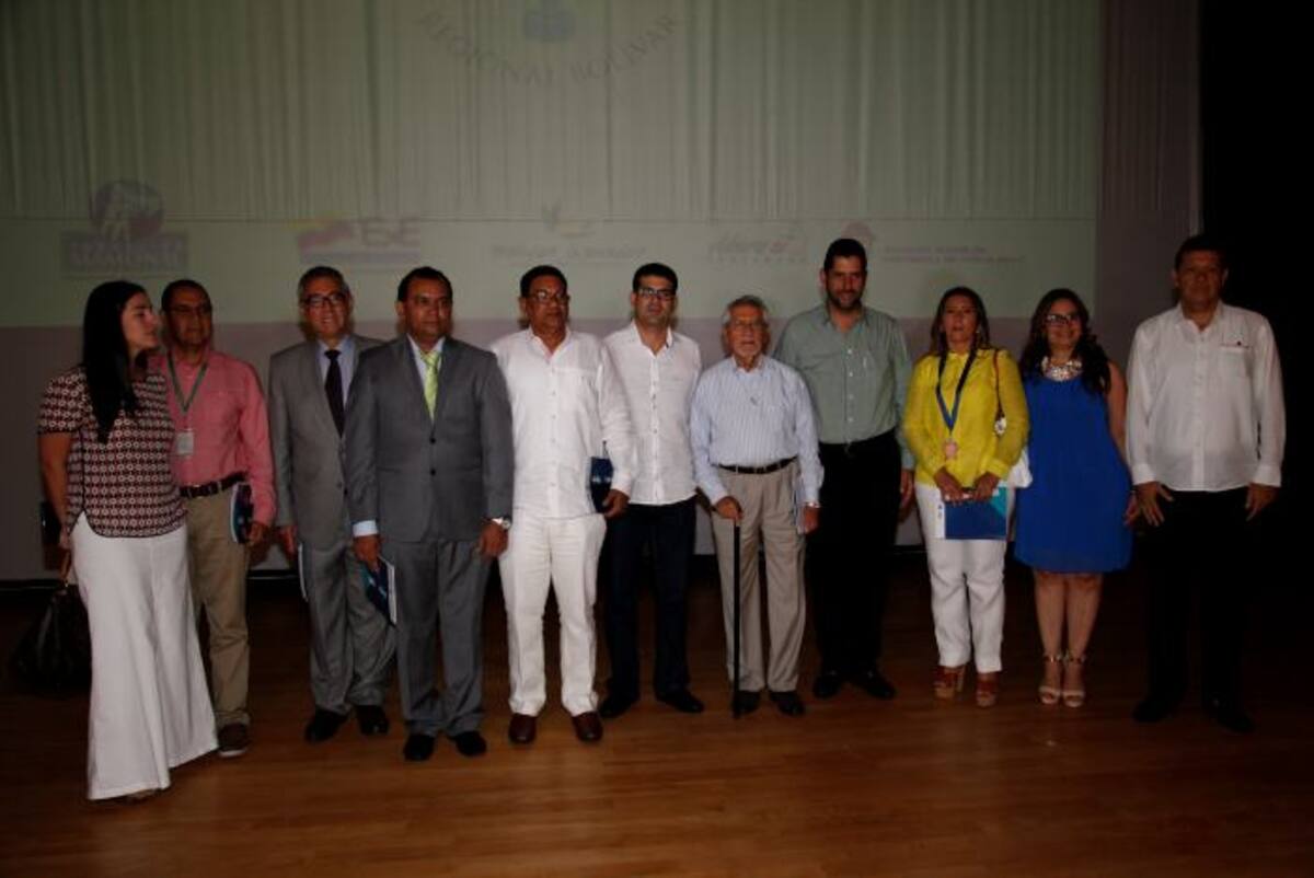 Miembros de la Fundación Compartir, Fundación Mamonal del gobierno distrital y homenajeados. Aroldo Mestre.