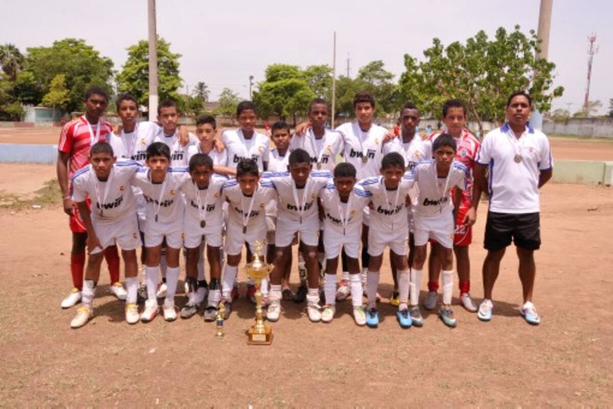 Comfenalco, campeón infantil en el fútbol de los Juegos Intercolegiados Distritales. FOTO CORTESÍA