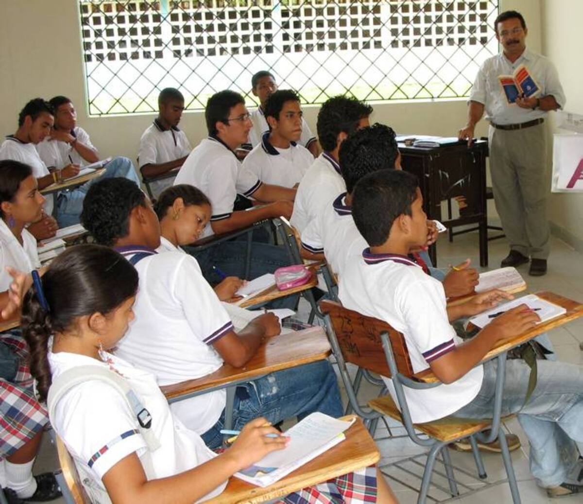 Según los quejosos, la privatización le quita la oportunidad a los niños y jóvenes de la provincia bolivarense de recibir una mejor educación. ARCHIVO