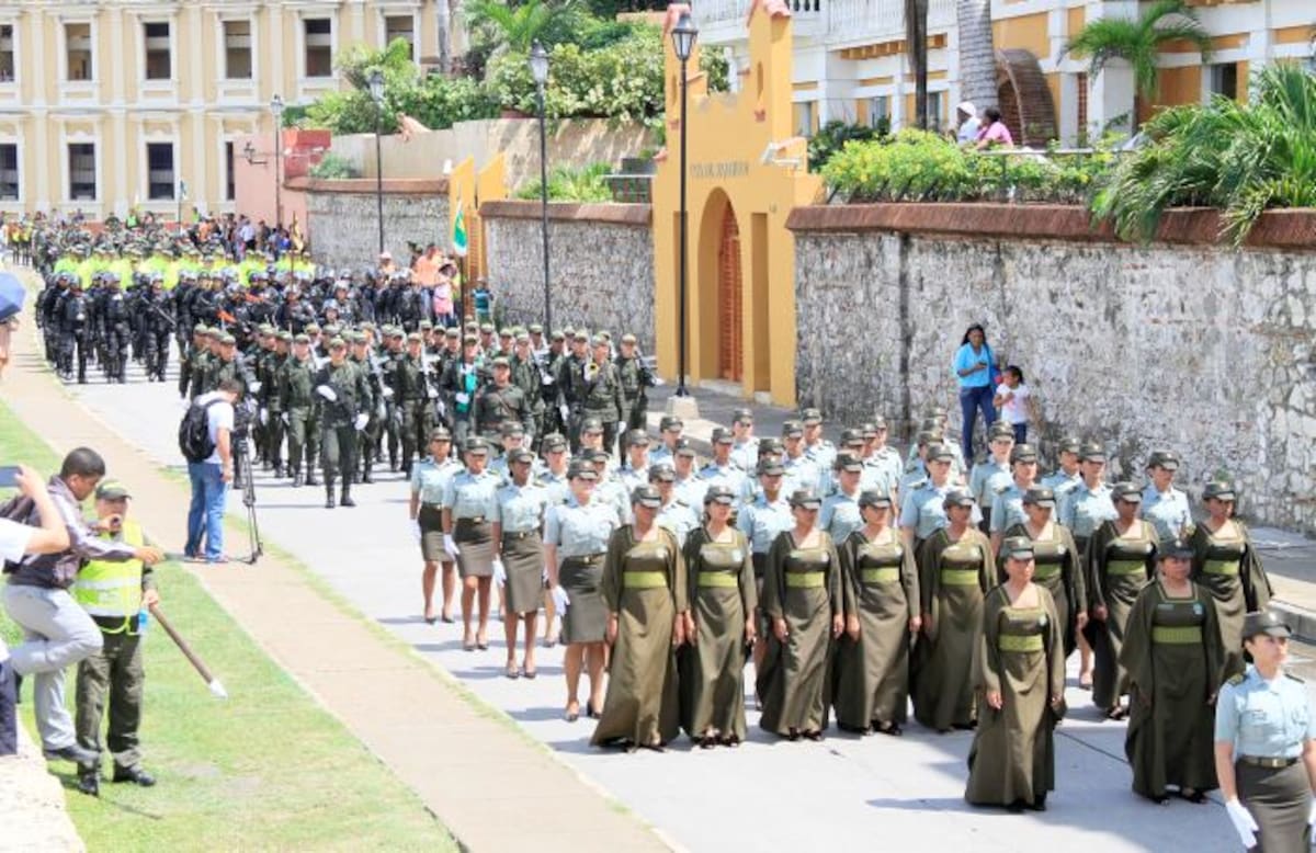 Un homenaje a las mujeres Wayuu hizo la Policía Nacional ayer en el desfile cívico militar. Zenia Valdelamar