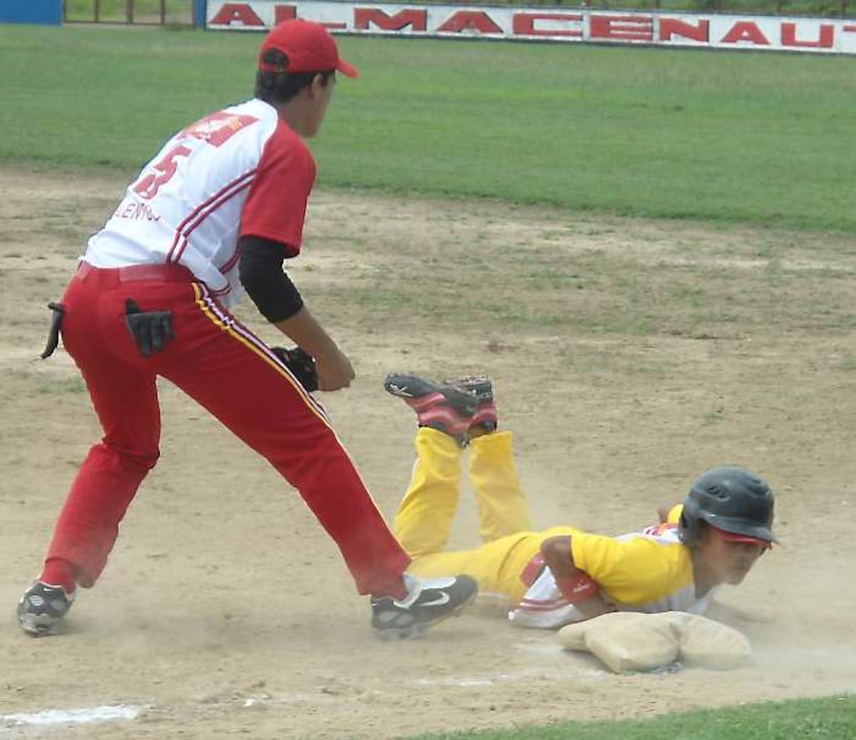 La novena de Los Padres Lorica y San José de San Antero retener el título de la Copa Café Sello Rojo de Béisbol en Córdoba. REDACCIÓN EL UNIVERSAL