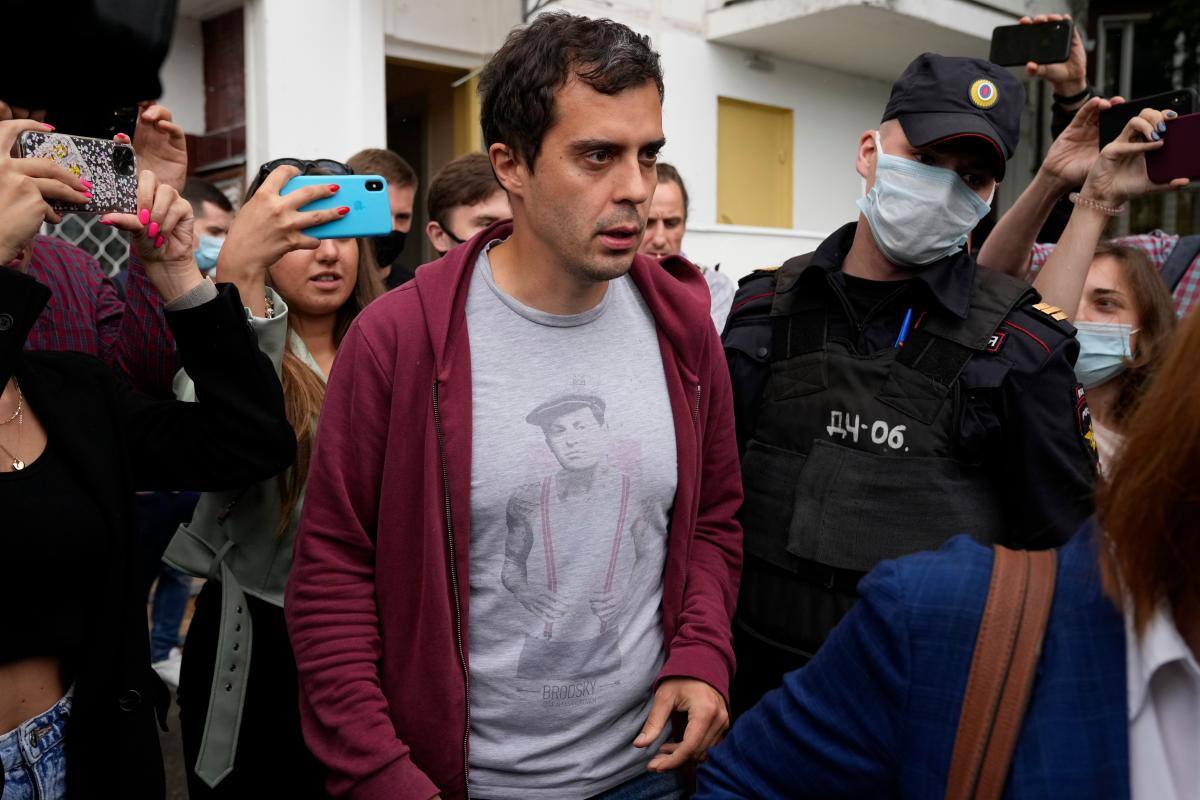 Policía rusa allana apartamento de periodista investigativo