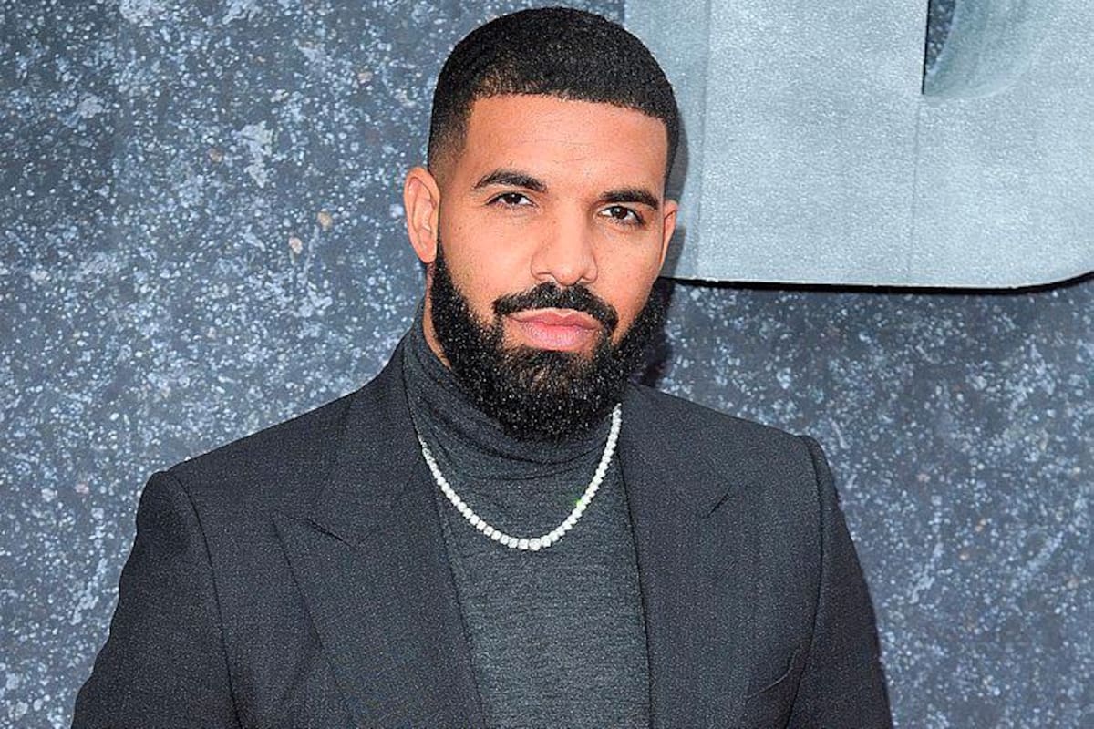 Drake llega a Bogotá, sube foto en Transmilenio y desata locura en redes