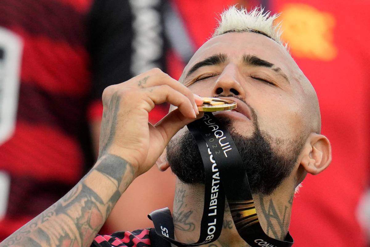 Presidente de Colo Colo se burló de América: Vidal “nunca dio respuesta”