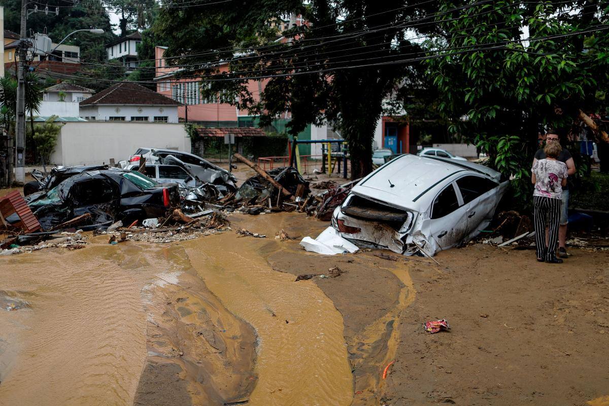 Daños ocasionados por las fuertes lluvias que afectan la ciudad de Petrópolis (Brasil). //EFE