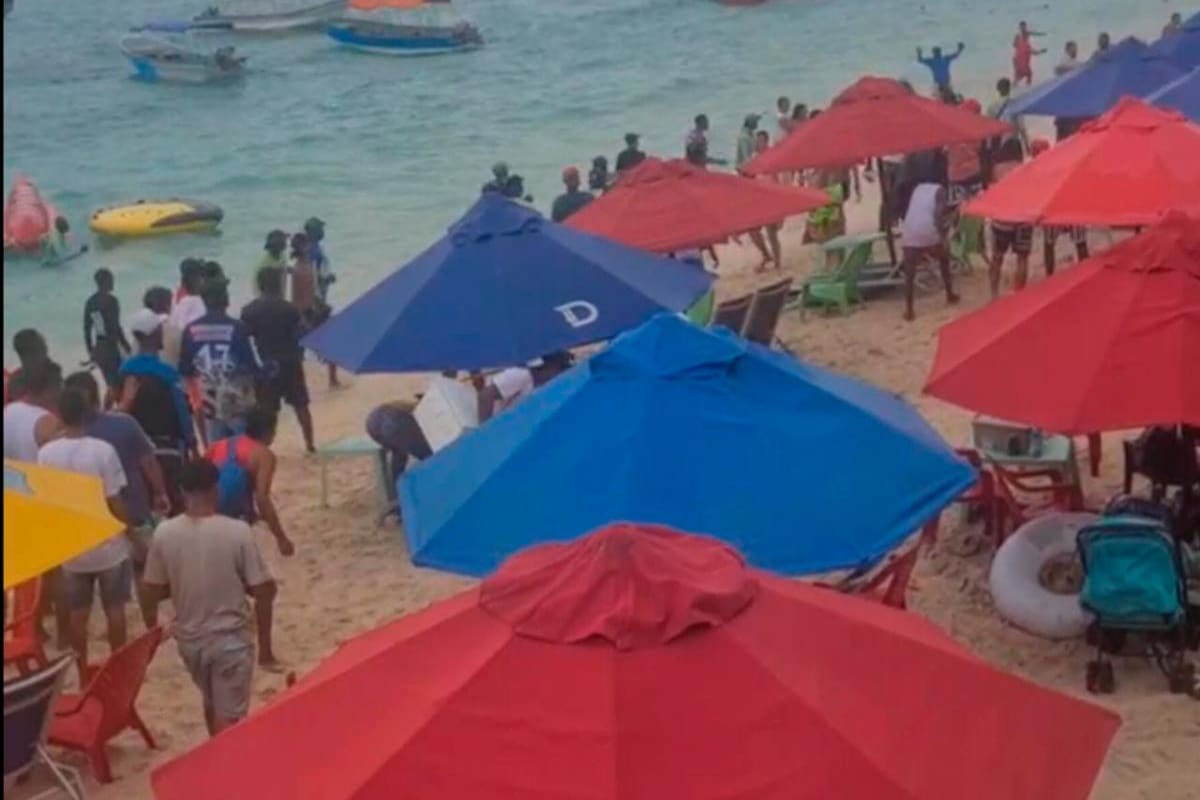 Video: Lancheros se enfrentan con ‘botellazos’ en Playa Blanca