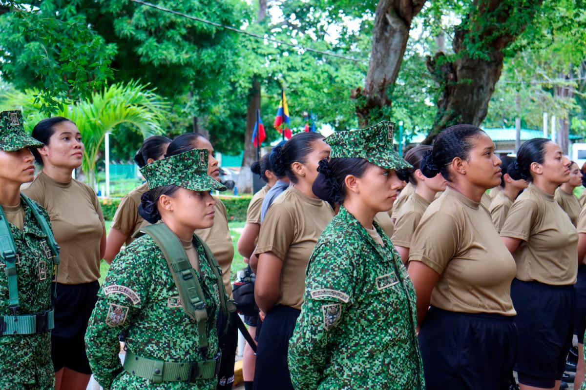 Armada Nacional incorpora por primera vez a mujeres para el servicio militar