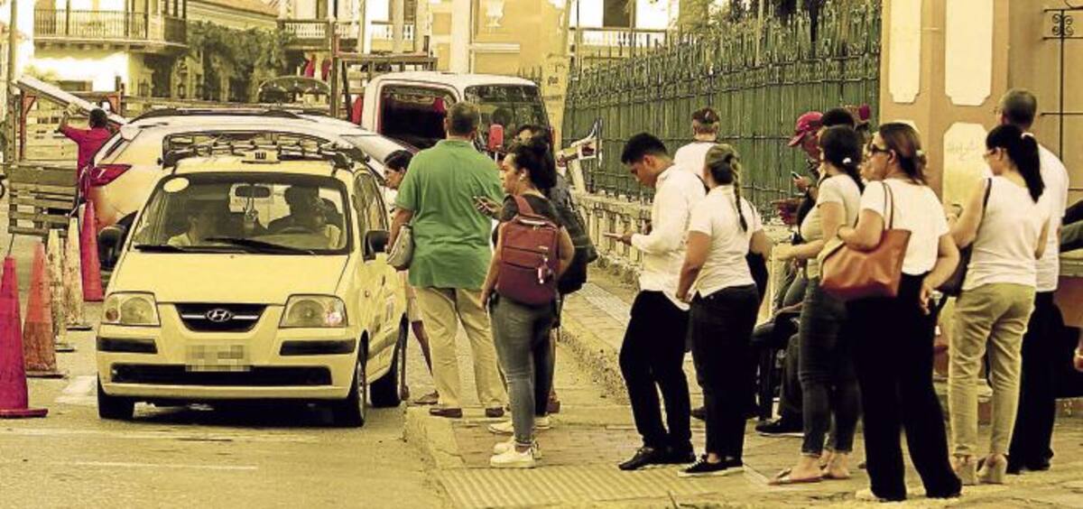 Los días sin moto en la ciudad, la movilidad se dificulta para algunas personas. Sin embargo, mejora la sensación de tranquilidad y seguridad. FOTO: LUIS EDUARDO HERRÁN ÁLVAREZ/ EL UNIVERSAL