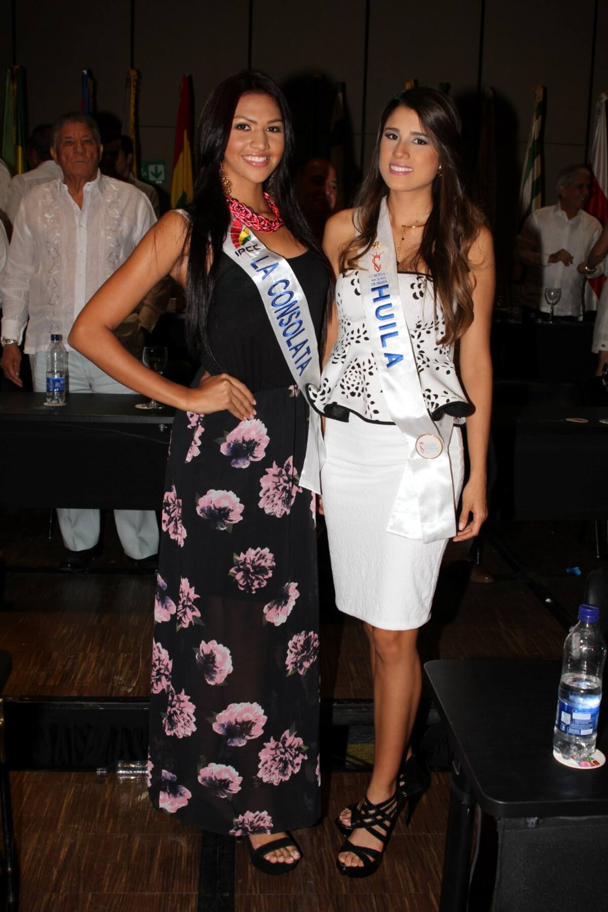 Valeska Nadjar, de La Consolata, y Betty Aldana, Señorita Huila.
