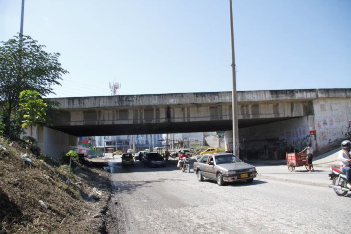 La demolición del puente de Bazurto es uno de los puntos más importantes en la terminación de las obras de Transcaribe. Según el cronograma esta obra se realizaría en noviembre.