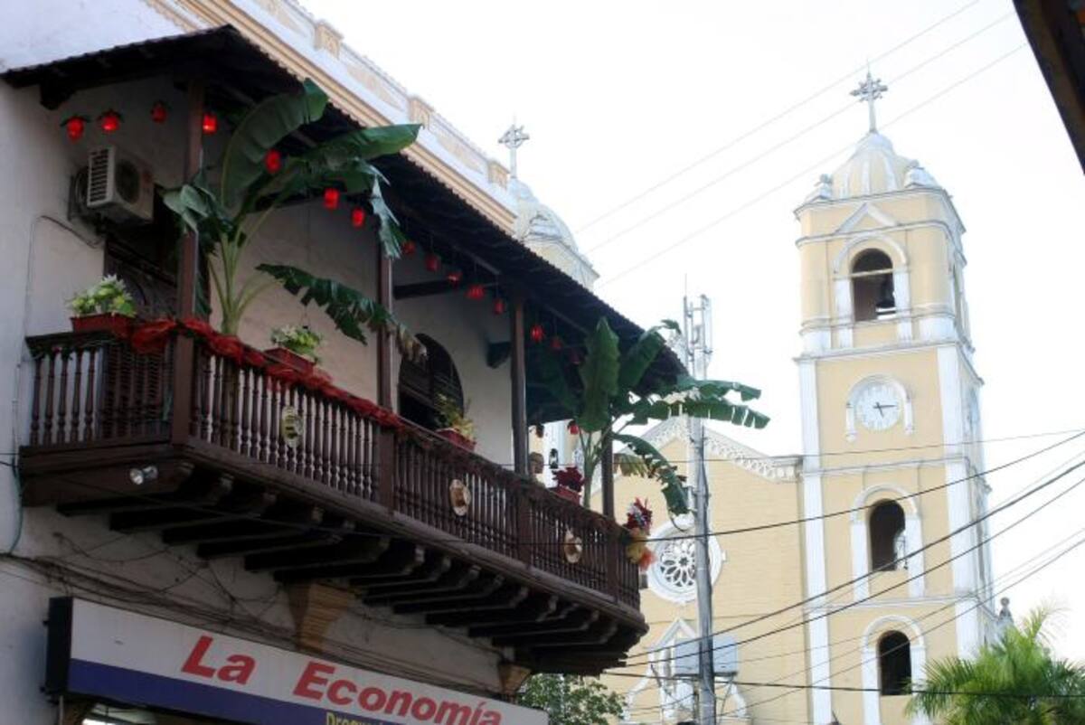 Así luce uno de los balcones alrededor de la catedral San Francisco de Asís. MANUEL SANTIAGO PÉREZ - EL UNIVERSAL -