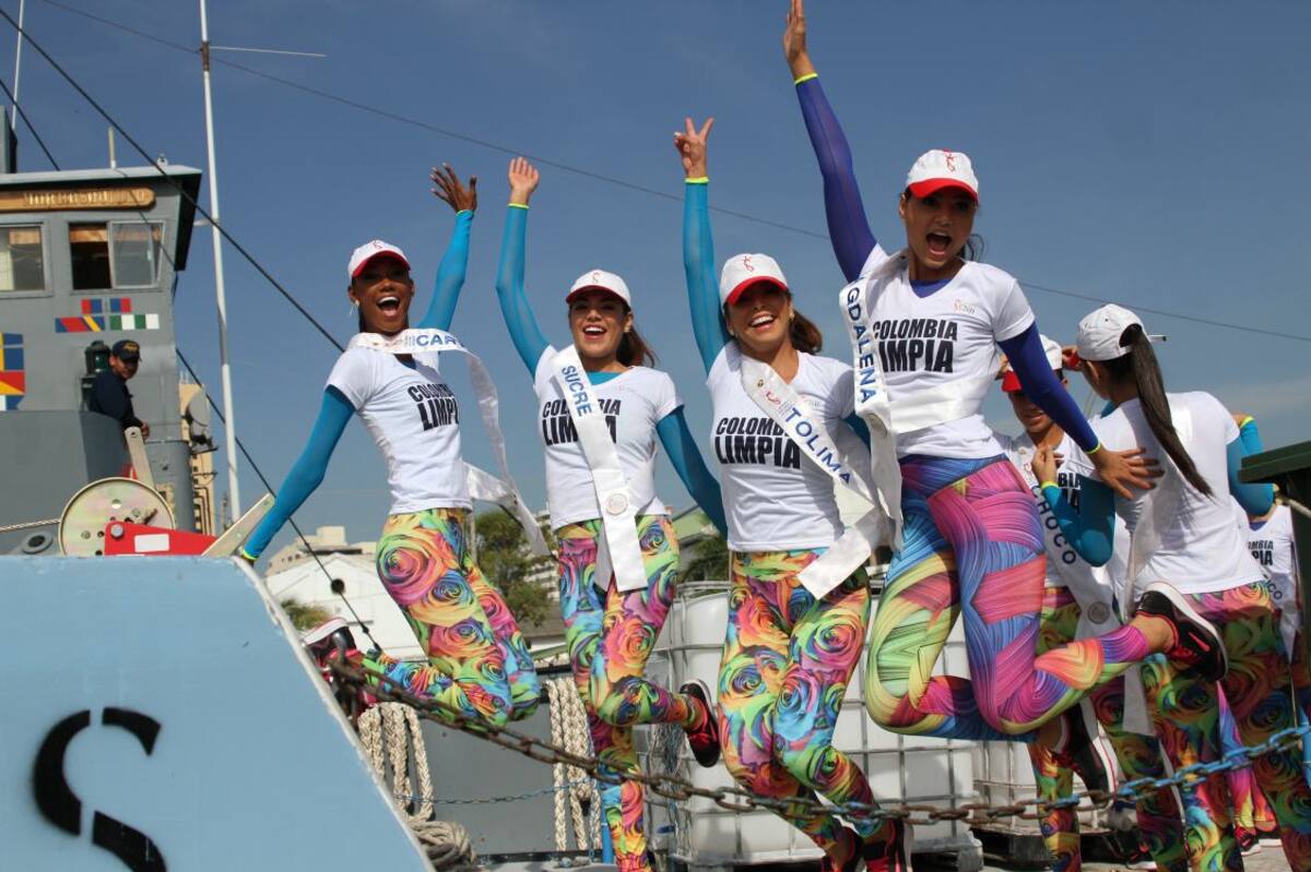 Las reinas salieron entusiasmadas de la Base Naval. ÓSCAR DÍAZ