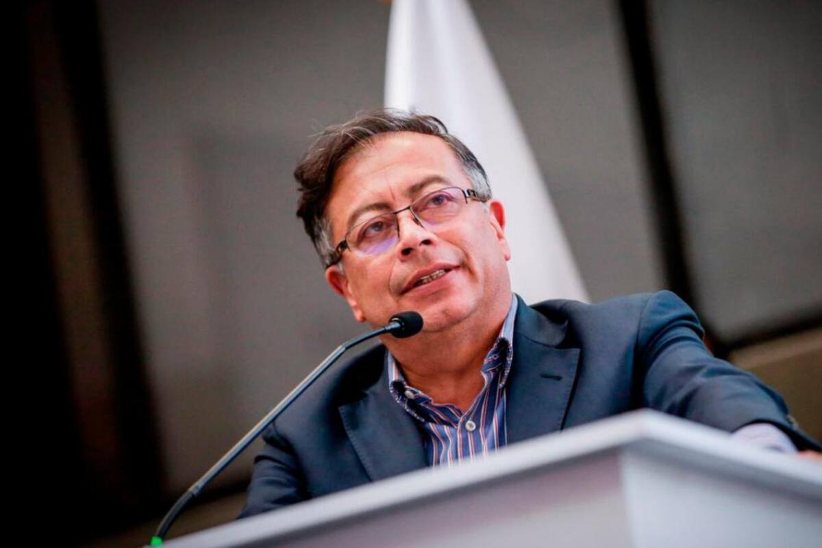 Petro tildó de “cobardes” a quienes abuchearon a su hija en el Metropolitano