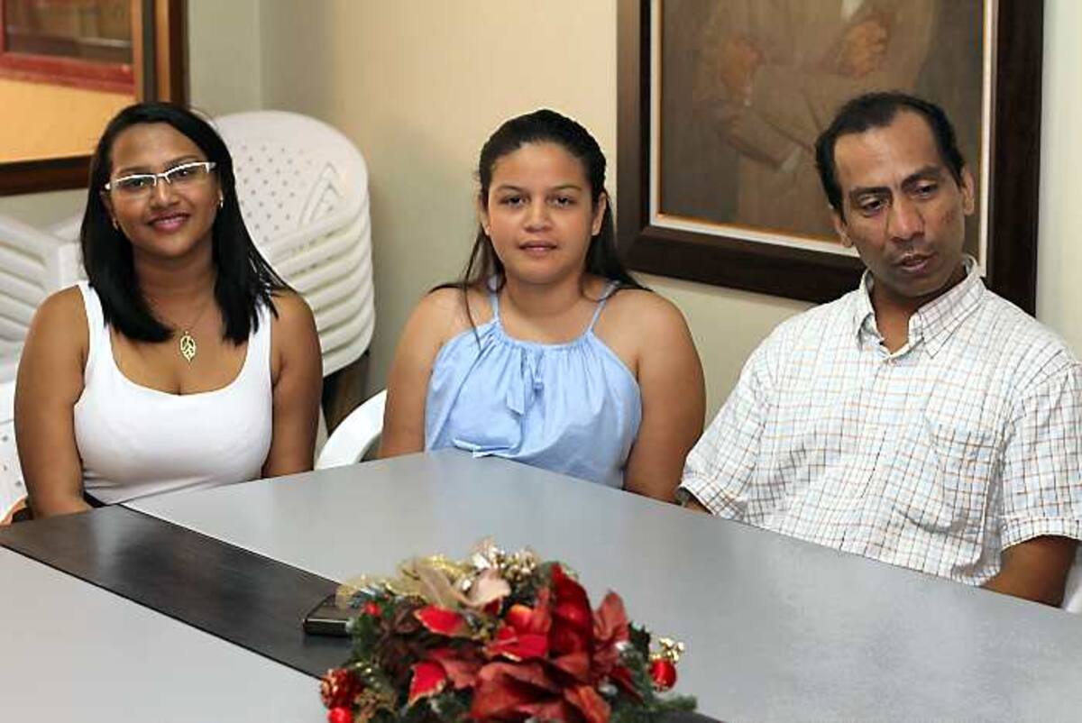 Alejandra Buelvas, cordina-dora de comunicaciones; Au-ra García, coordinadora ge-neral y William Arellano, di-rector del Observatorio de Educación en Cartagena. aroldo mestre/el universal