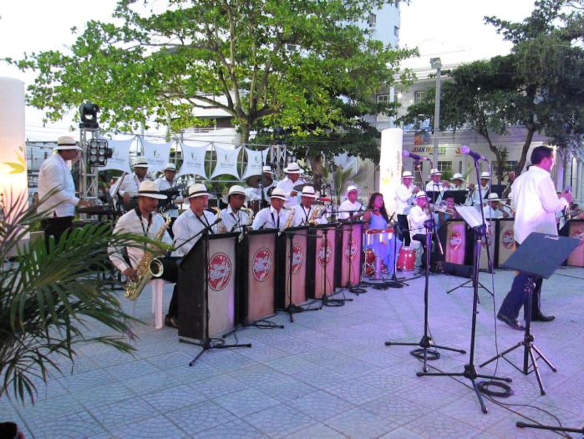 Orquesta Unibac Big Band, durante su presentación en la reinauguración del Parque Lácides Segovia. PEDRO TORRES, EL UNIVERSAL