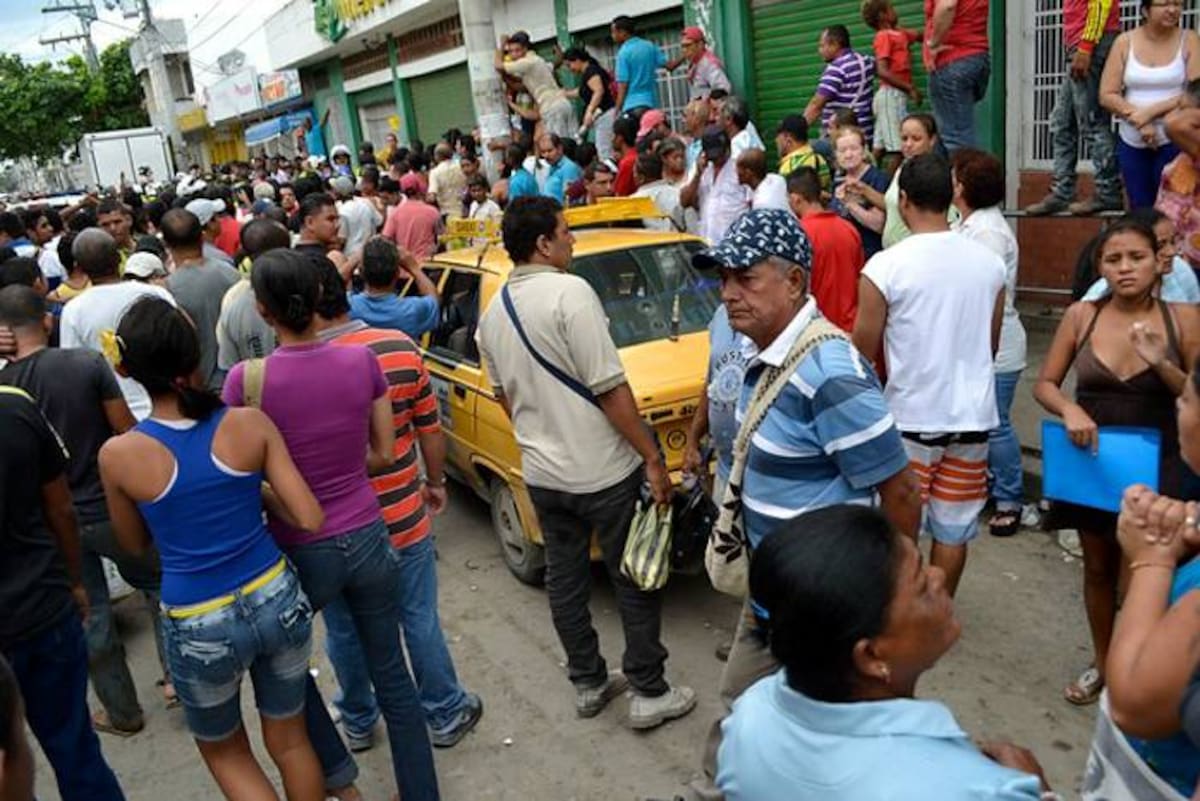 Atentado contra un supermercado dentro del mercado público en Santa Marta. COLPRENSA
