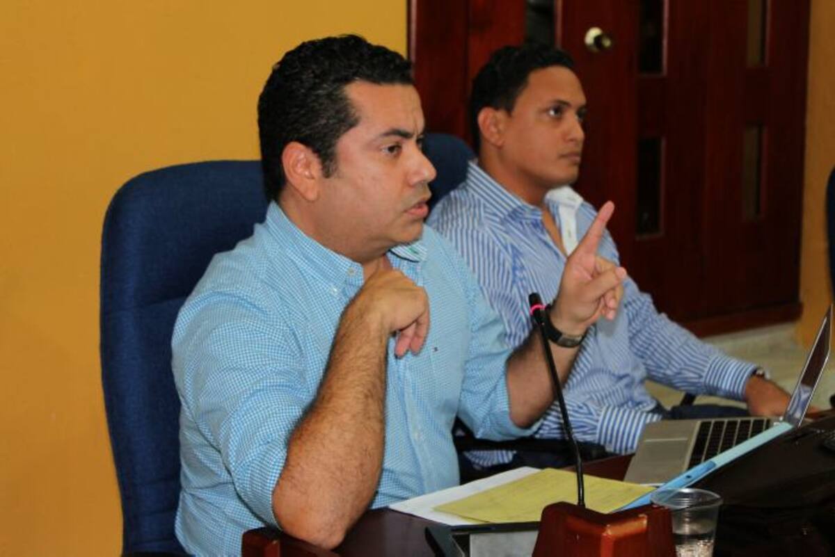 Los concejales Antonio Salim Guerra y Pastor Jaramillo, con posiciones divididas sobre el Mes de la Biblia. Jhonny Paternina, cortesía.