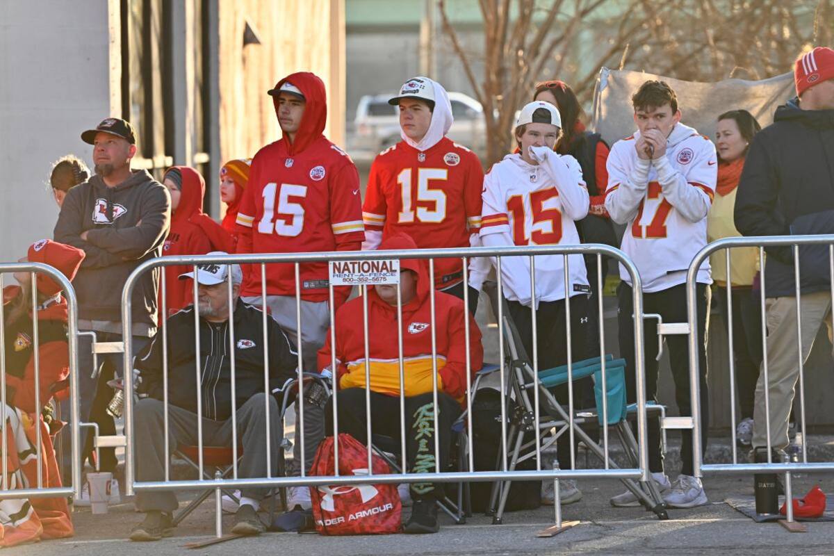 Tiroteo en desfile de Super Bowl en Kansas deja un muerto y más de 20 heridos