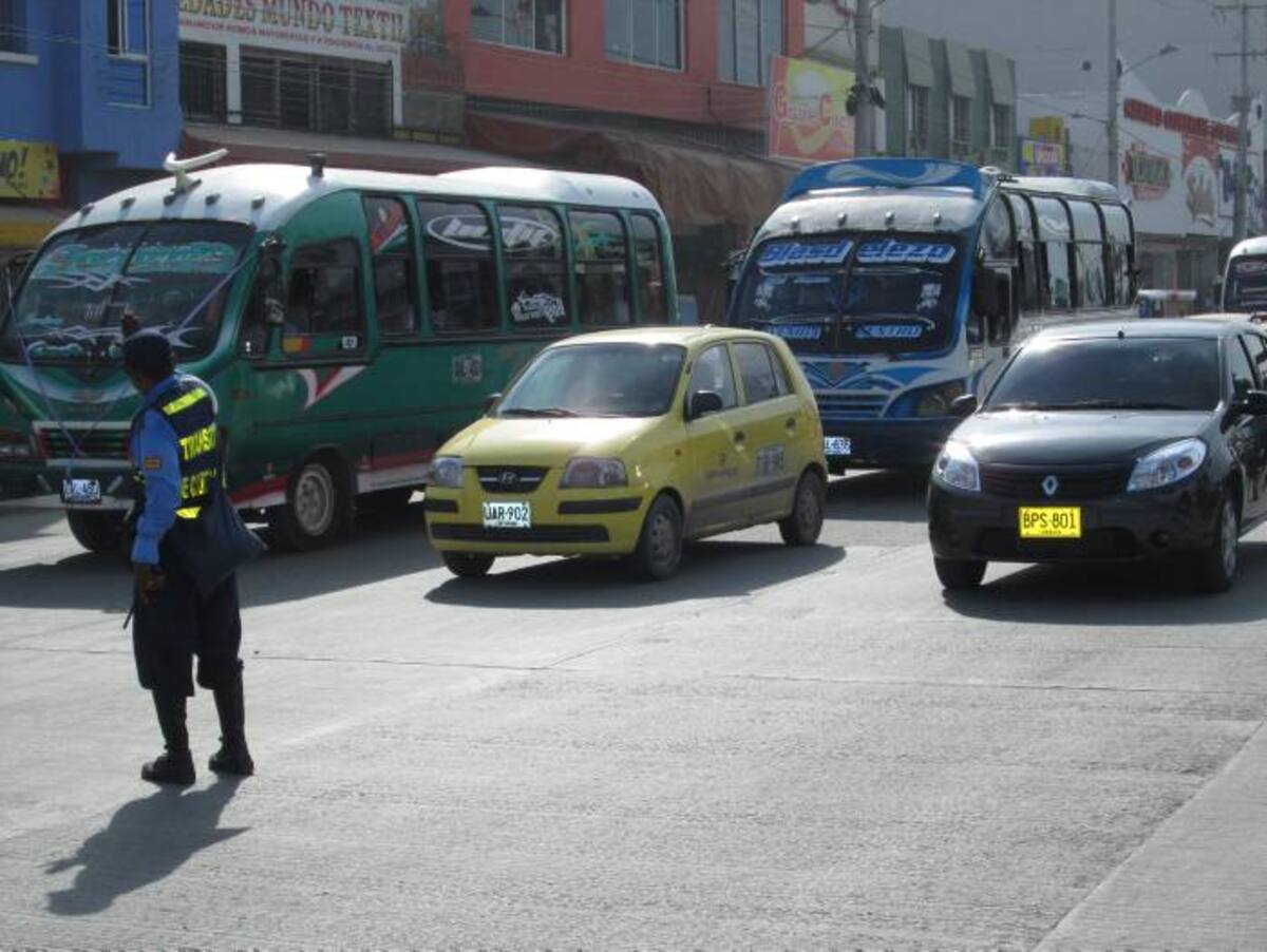 La adecuación de la vía y la realización de controles de tráfico en la zona han mejorado la movilidad vehicular en el sector Bazurto de la Avenida Pedro de Heredia.