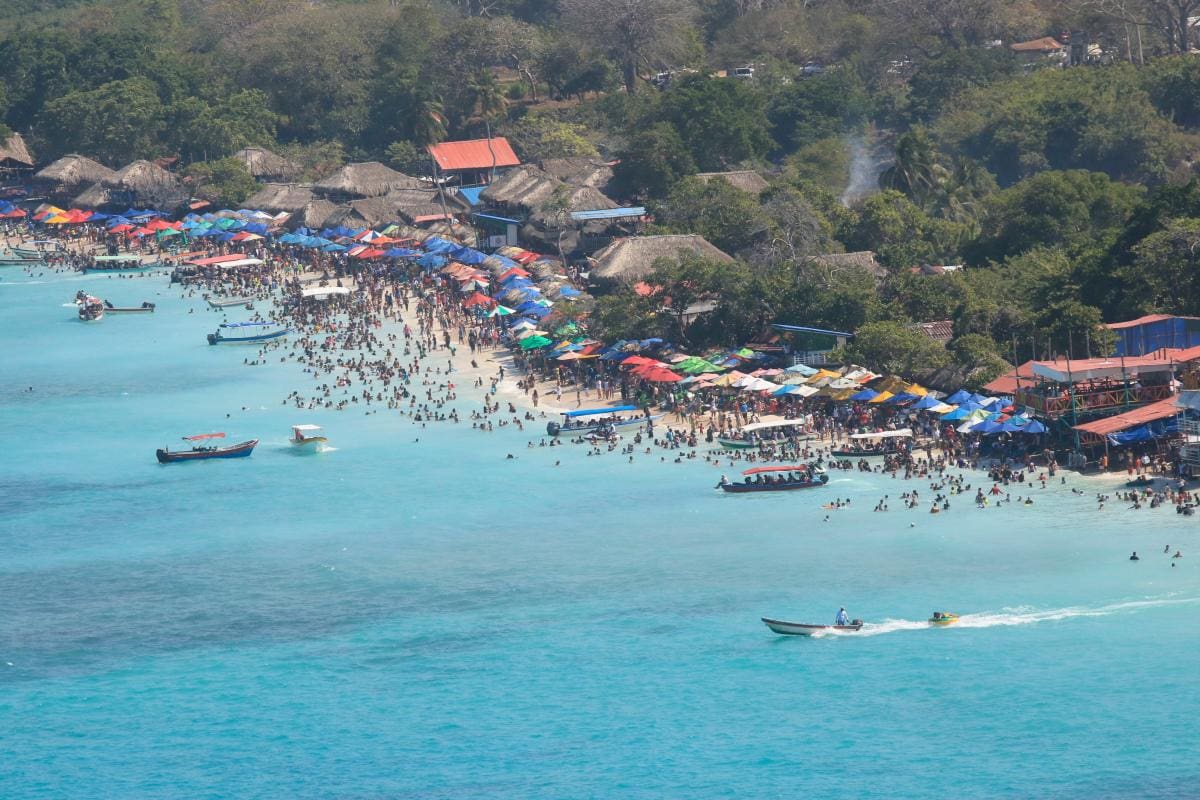 ¡Buena esa! Armada de Colombia realiza controles por mar, tierra y aire