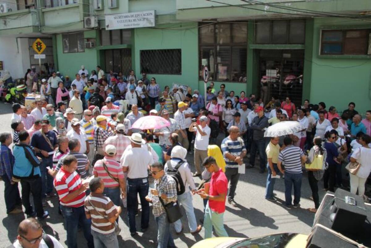Protesta de los docentes de Sincelejo frente a la Secretaría de Educación Municipal. MANUEL SANTIAGO PÉREZ/EL UNIVERSAL.