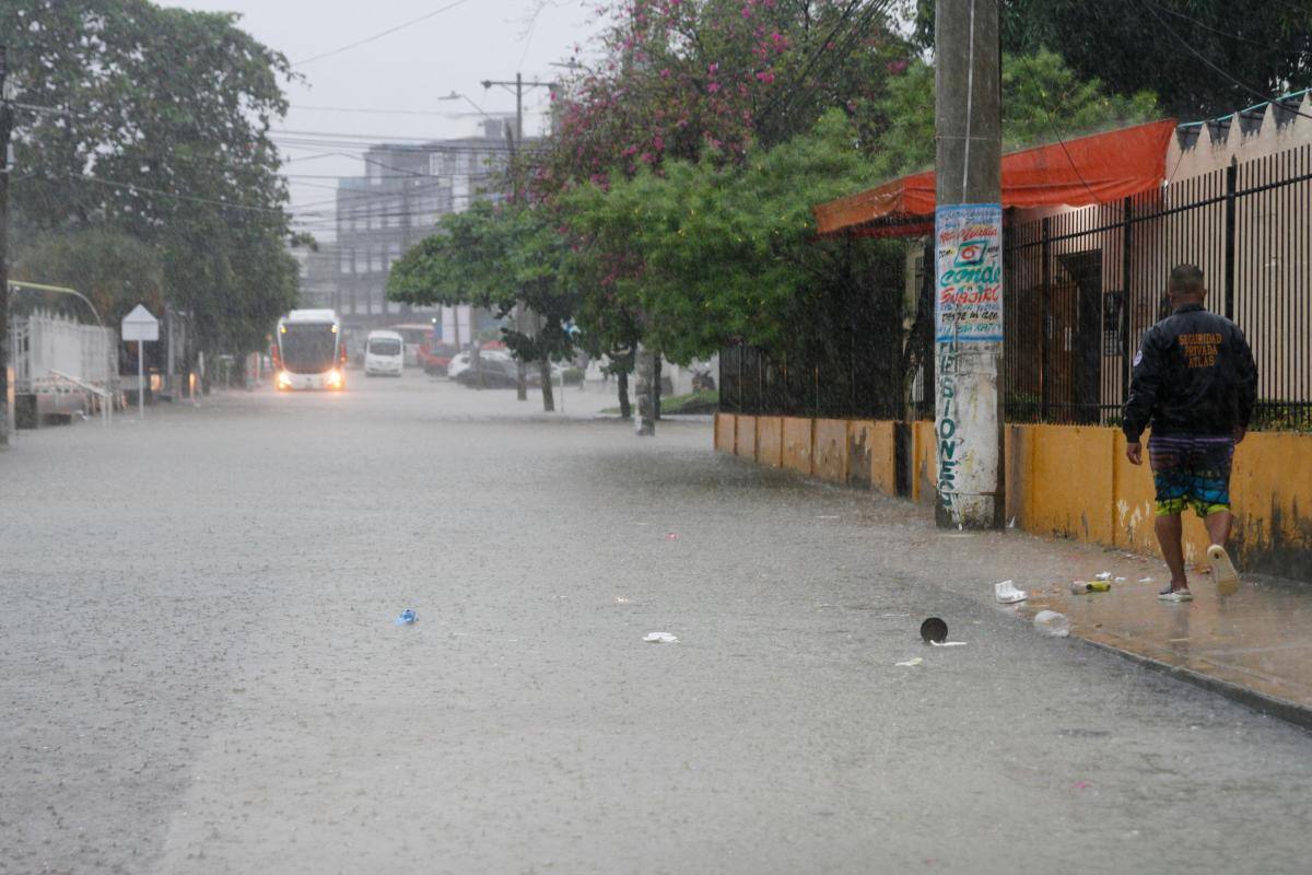 Calles inundadas en Cartagena debido a las lluvias. //Óscar Díaz Acosta