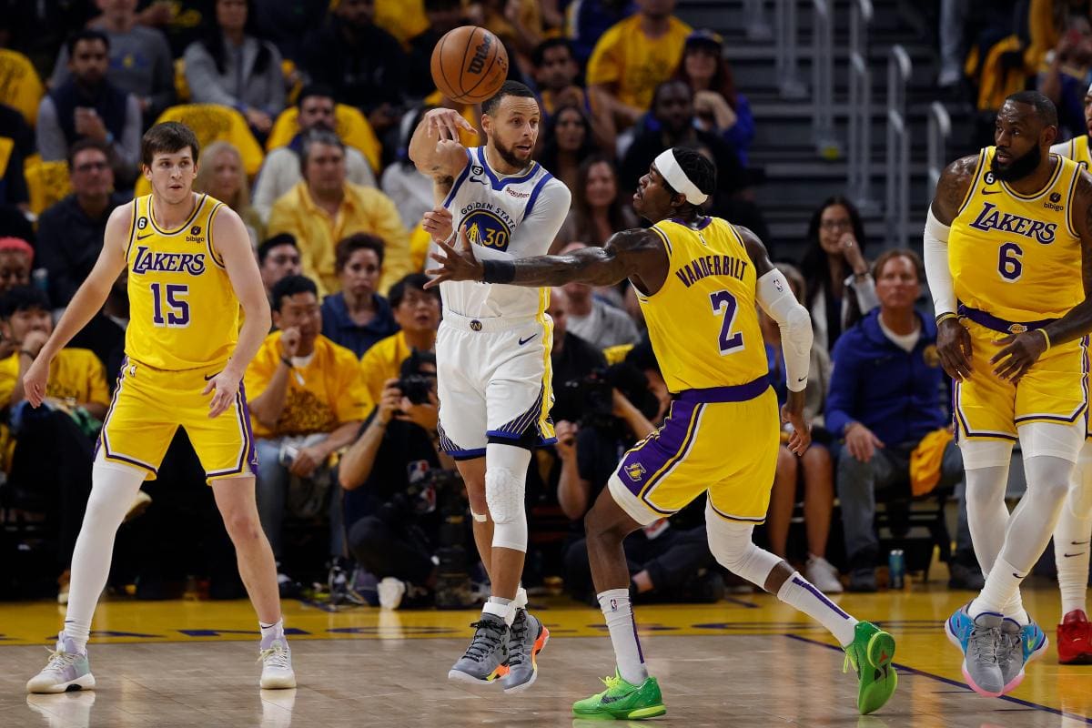 Los Warriors no se rinden ante los Lakers de Los Ángeles