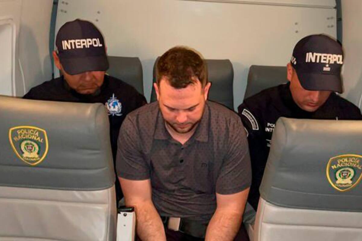 Video: así salió John Poulos escoltado por la Policía desde Panamá