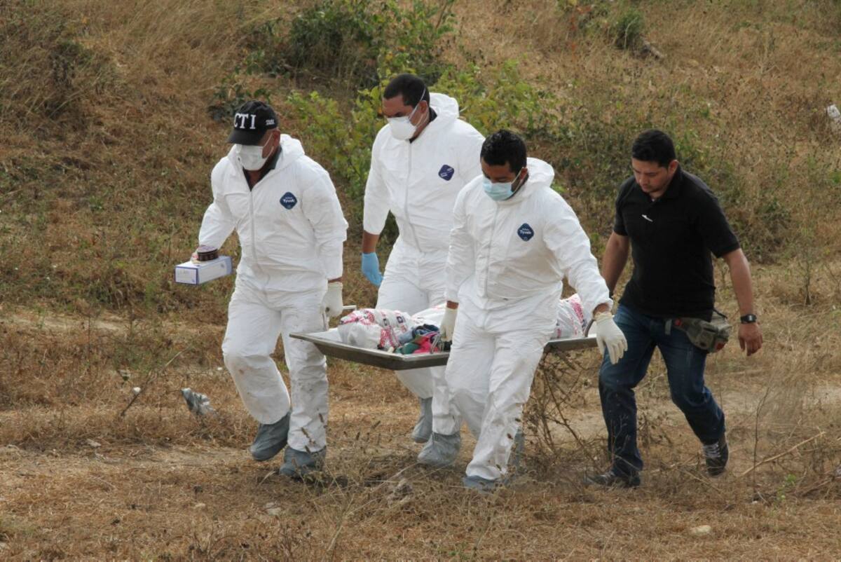La mujer fue hallada en un terreno de difícil acceso. EL UNIVERSAL