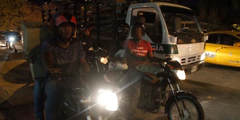 ¿Quiénes pueden salir de madrugada en sus motos? Estas son las 11 excepciones