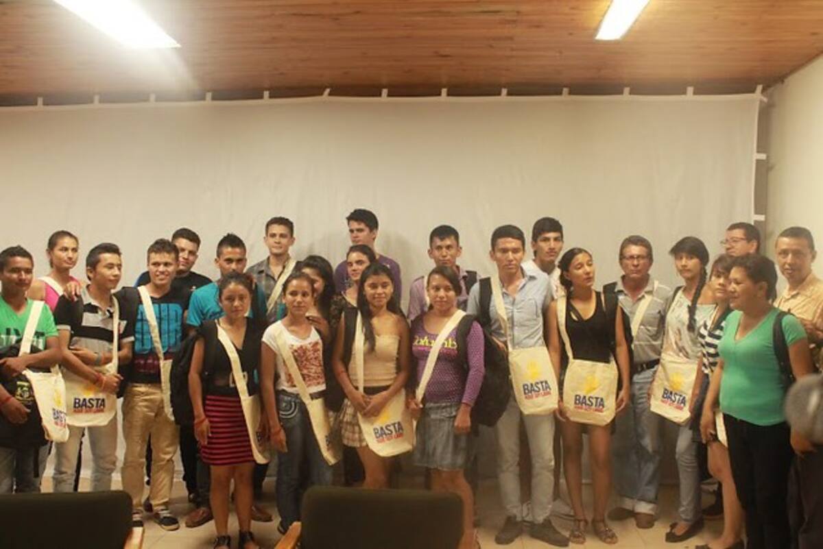 Los estudiantes de Vichada que fueron apoyados por la Armada. COLPRENSA