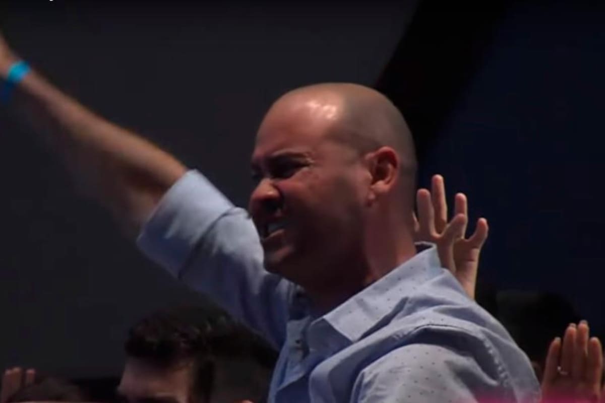 Aspirante a la Alcaldía de Cartagena es “ungido” por la iglesia del pastor Arrázola