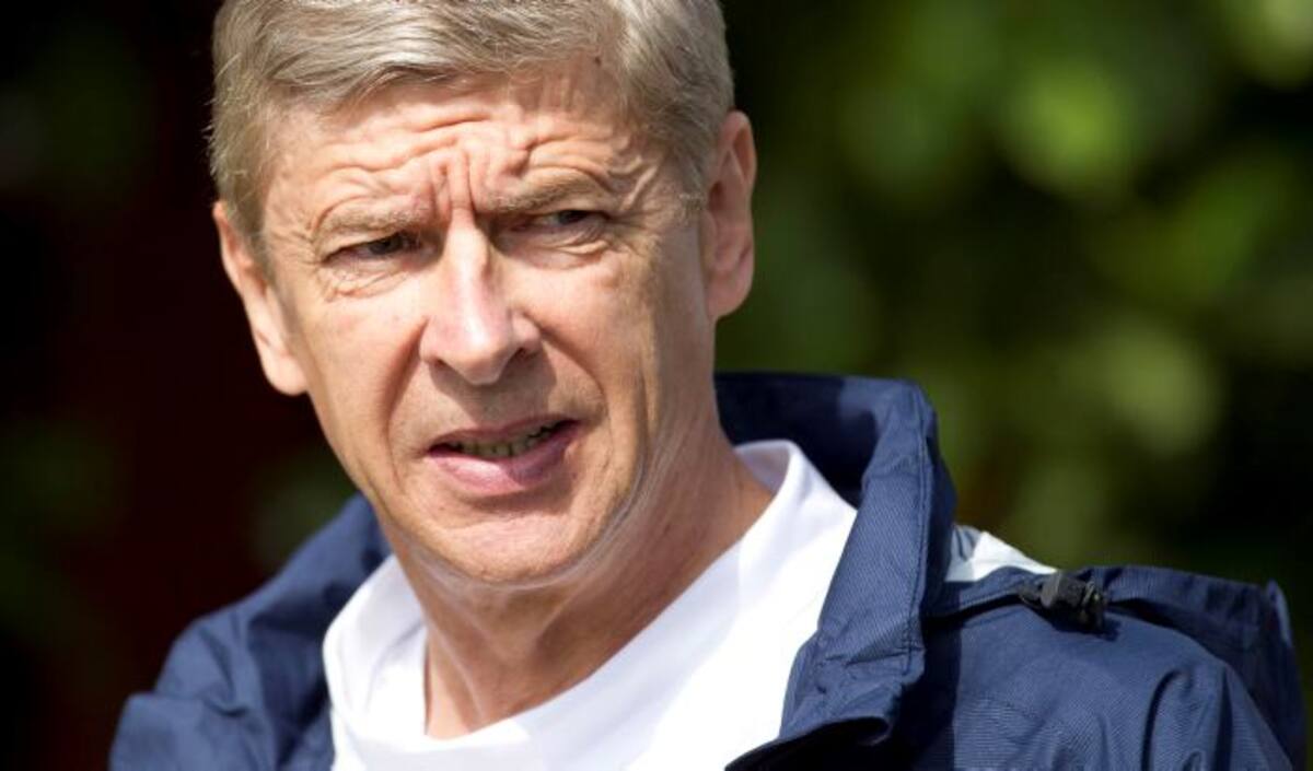 Wenger admitió que aconsejó a Guardiola entrenar en el campeonato inglés. AP