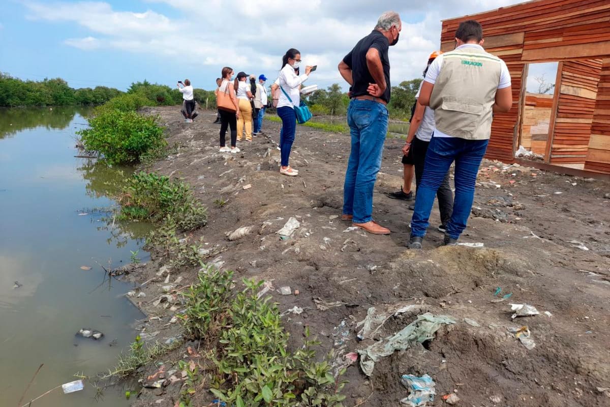 Ecobloque realiza inspección en bordes de la Ciénaga de la Virgen
