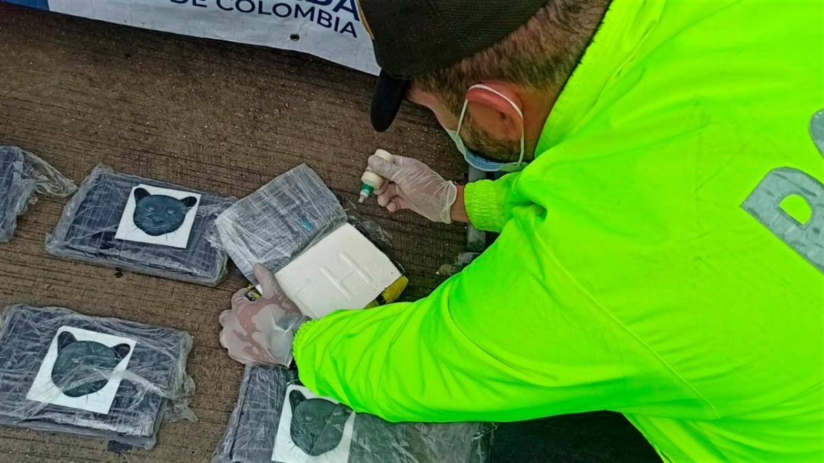 La Policía dijo que “al realizar la Prueba Inicial Preliminar Homologada arrojó como resultado positivo para cocaína”.
