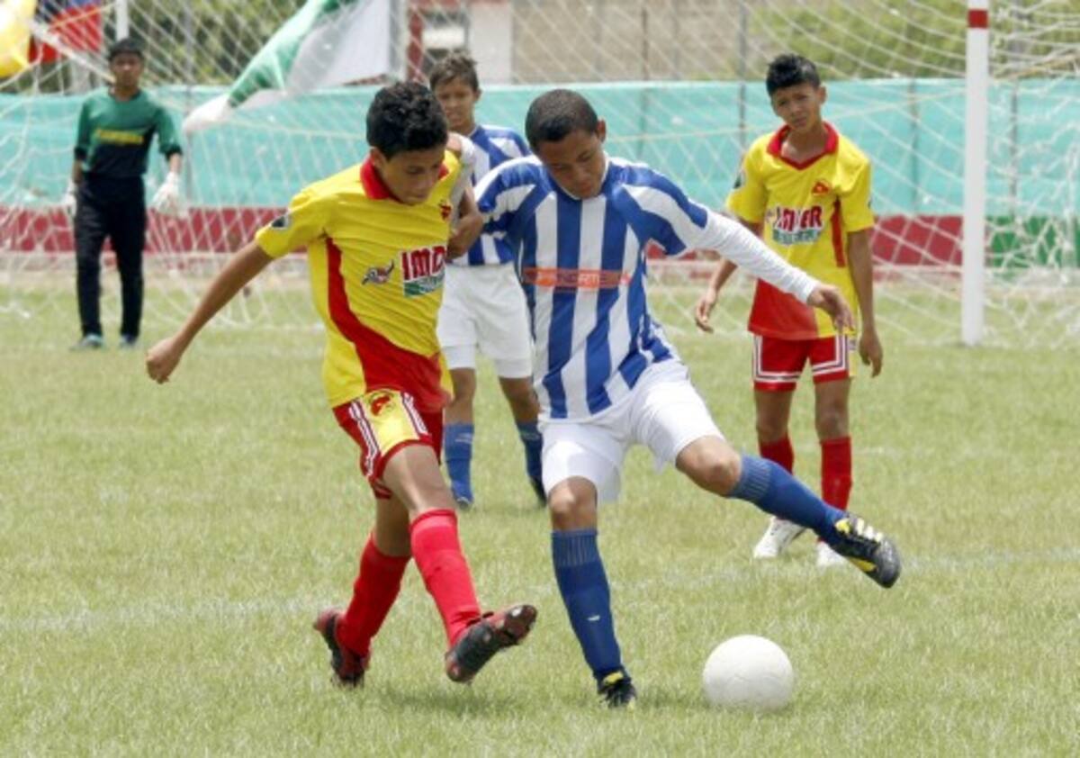 El plato fuerte para la afición local fue el choque entre Nueva Generación, de Sincelejo y Neogranadinos, de Barranquilla, por la final Infantil. FOTO/MANUEL SANTIAGO PÉREZ