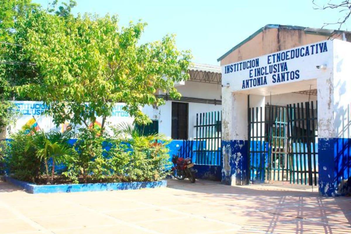 Niños con discapacidad auditiva de la Antonia Santos están sin intérpretes
