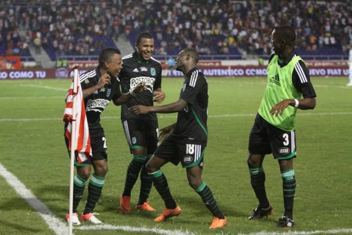 Atlético Nacional goleó 3-1 a Junior en el partido de ida por la Superliga, en duelo jugado este miércoles en el estadio Roberto Meléndez.