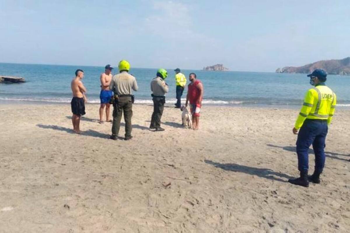 Van 166 comparendos a bañistas en playas de Santa Marta
