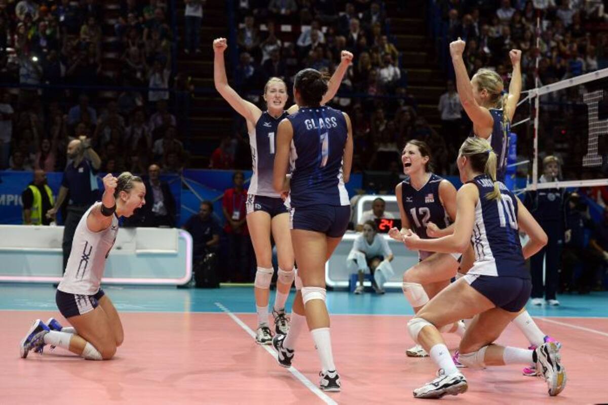 Jugadoras de Estados Unidos celebran su clasificación. AFP OLIVIER MORIN