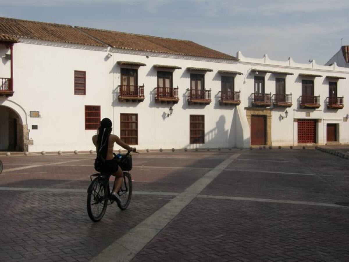 La Plaza de la Aduana es uno de los sectores más transitados e inspiradores. Por eso debe estar siempre impecable. LEDIS CARO D. - EL UNIVERSAL -