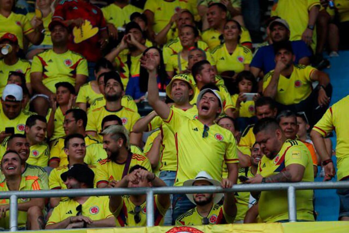Abucheos en contra de Petro antes del inicio del partido Colombia vs Brasil