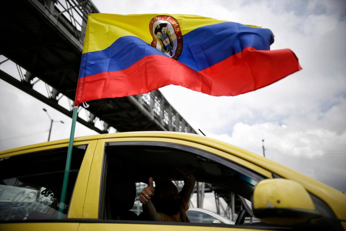 Gobierno nacional se reunirá con voceros del taxismo que convocan al paro